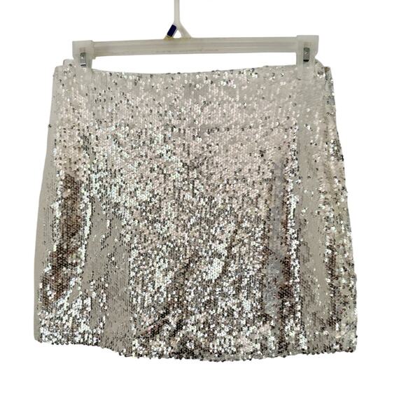 NWT WAYF Silver Sequined Mini Skirt Size Medium - Picture 3 of 8